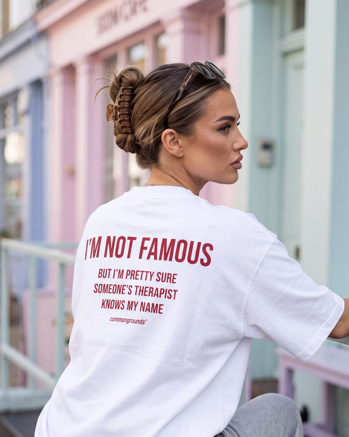 I'M NOT FAMOUS BUT I'M PRETTY SURE SOMEONE'S THERAPIST KNOWS MY NAME Tee in white, worn