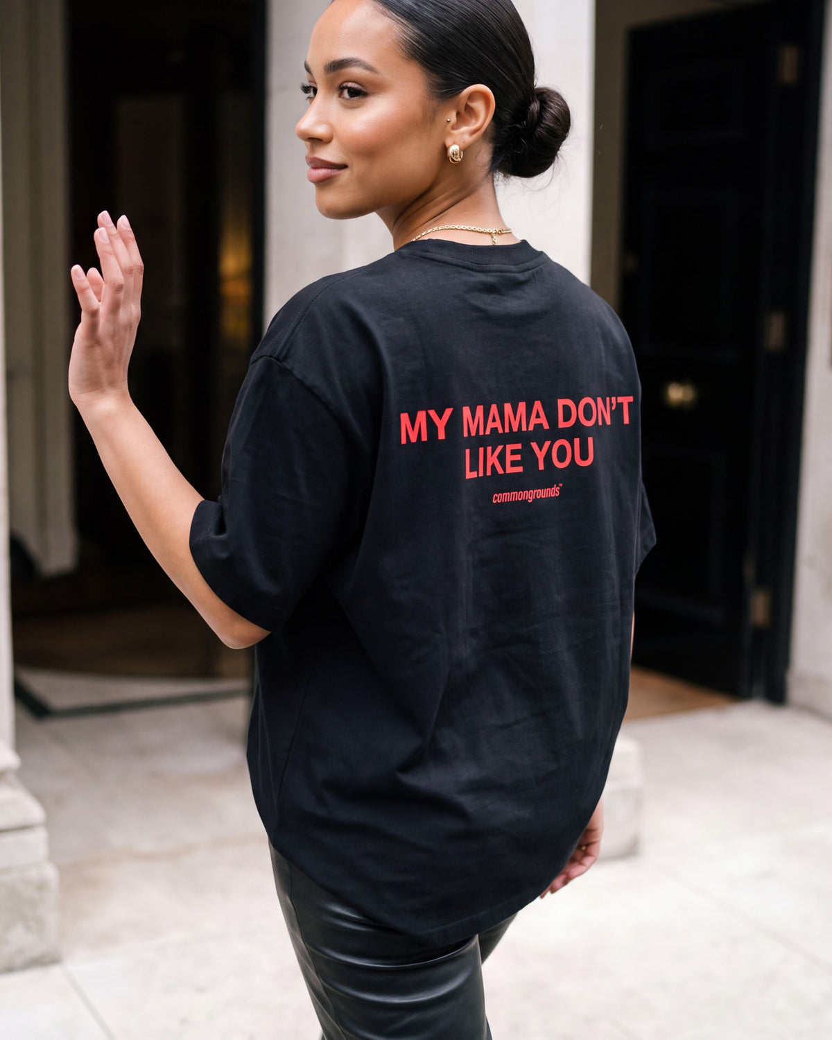MY MAMA DON'T LIKE YOU Tee in black, worn