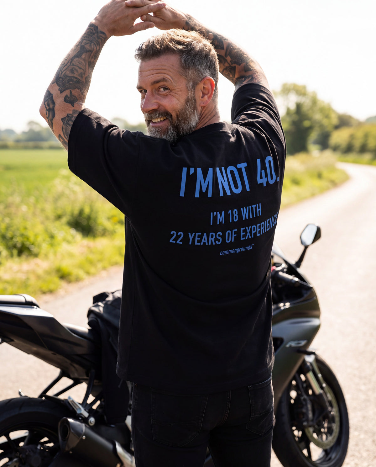 I'M NOT 40. I'M 18 WITH 22 YEARS OF EXPERIENCE Tee in black, worn